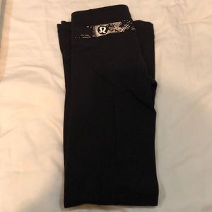 Black vintage lululemon yoga pants